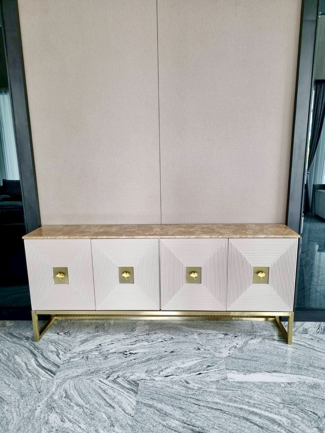 stainless-steel-table