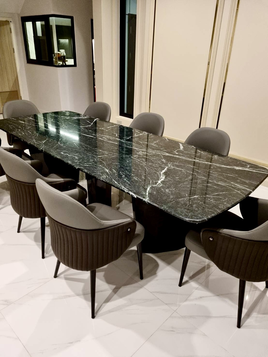 stainless-steel-table