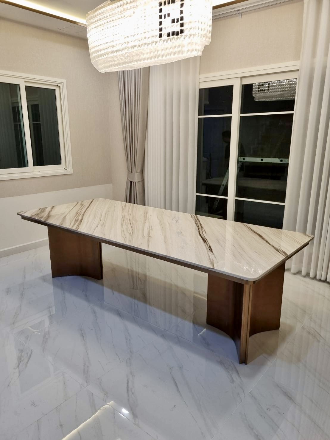 stainless-steel-table