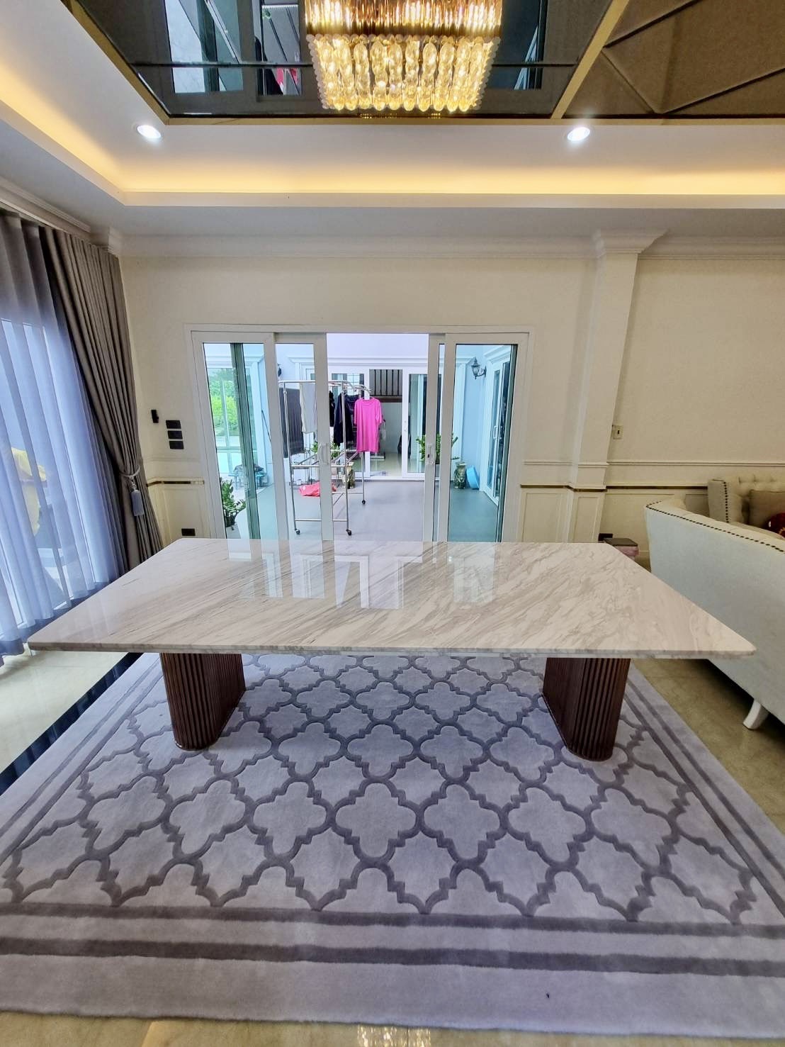 stainless-steel-table