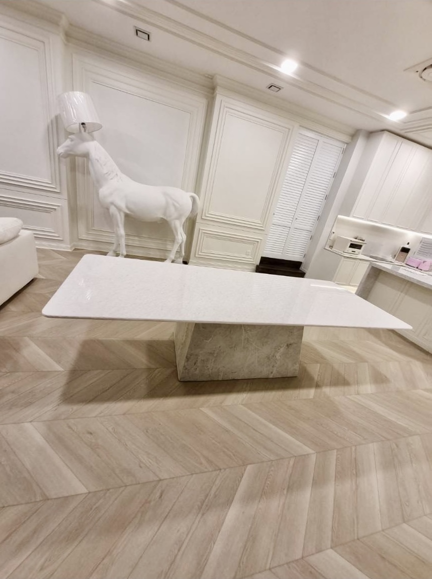 stainless-steel-table