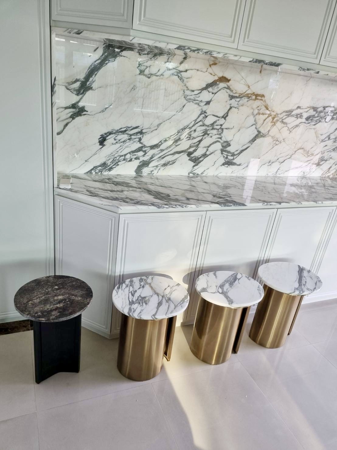 stainless-steel-table