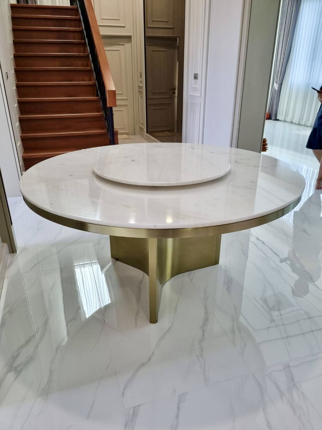 stainless-steel-table