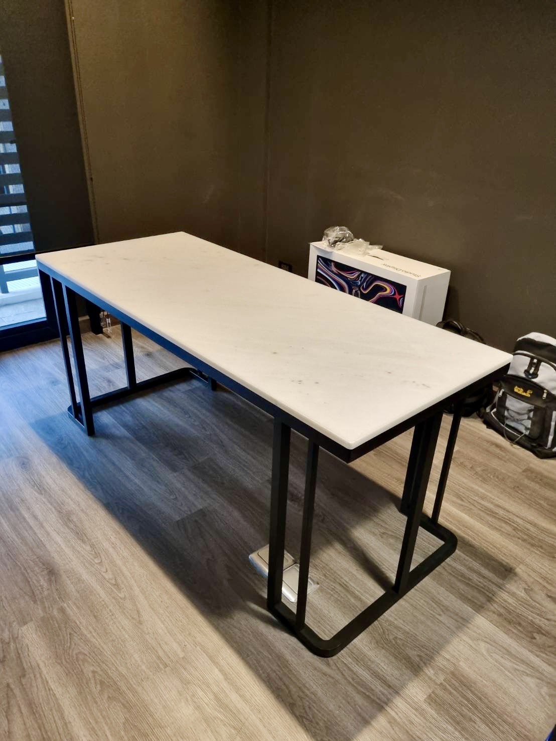 stainless-steel-table