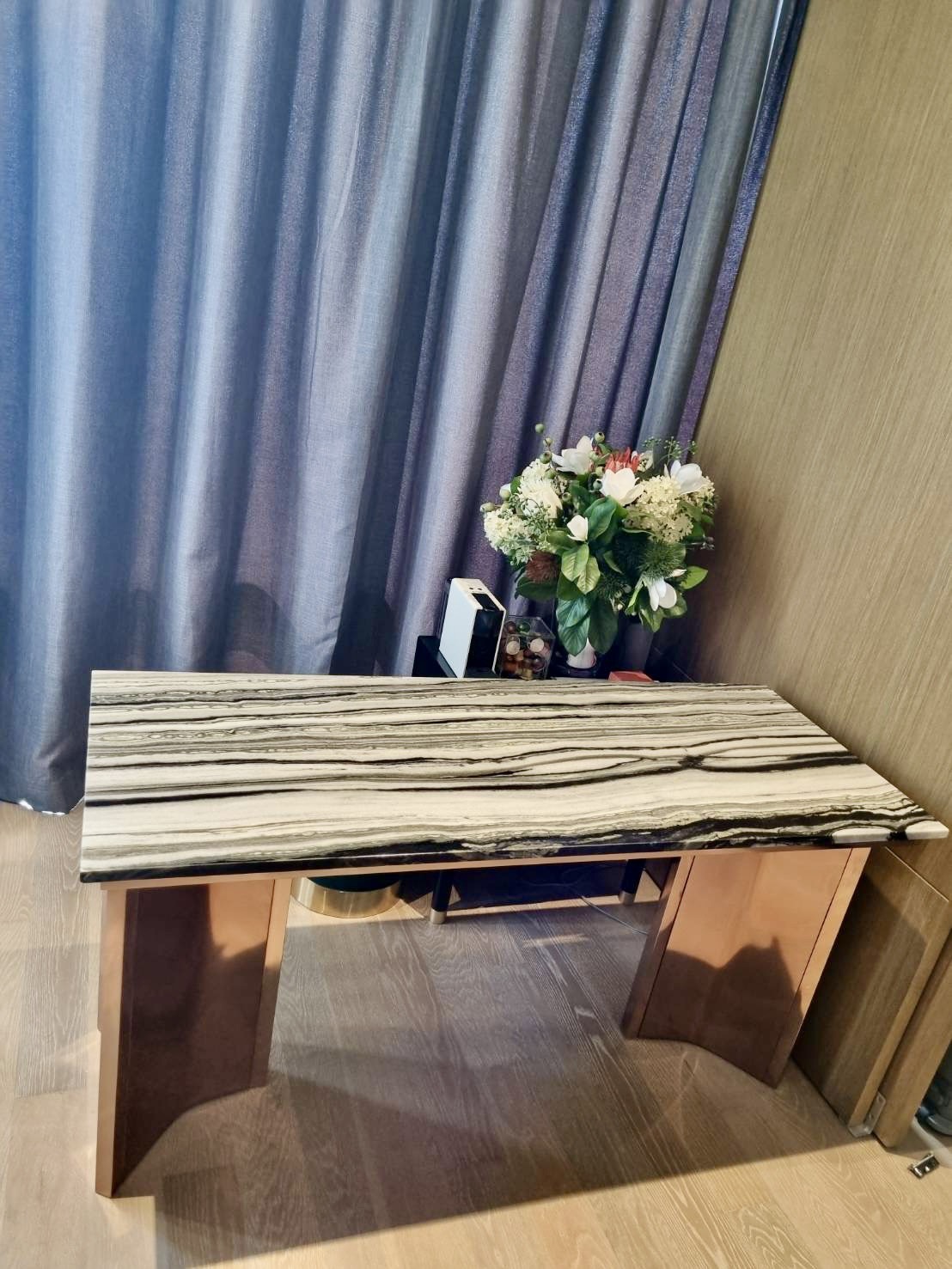 stainless-steel-table