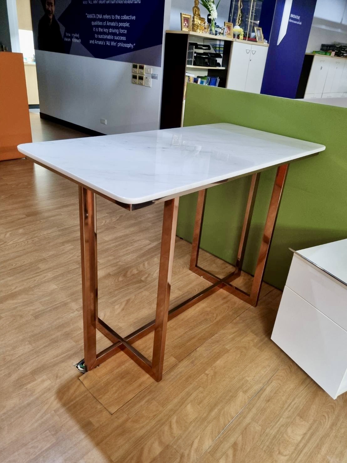 stainless-steel-table