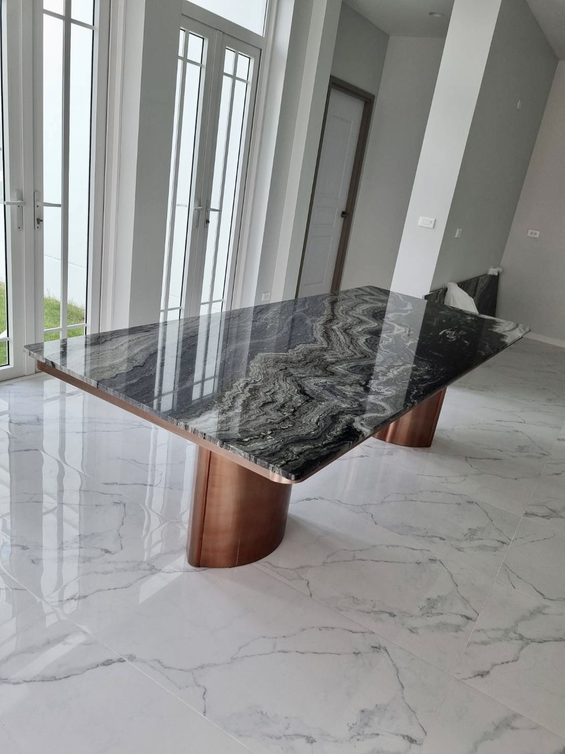 stainless-steel-table