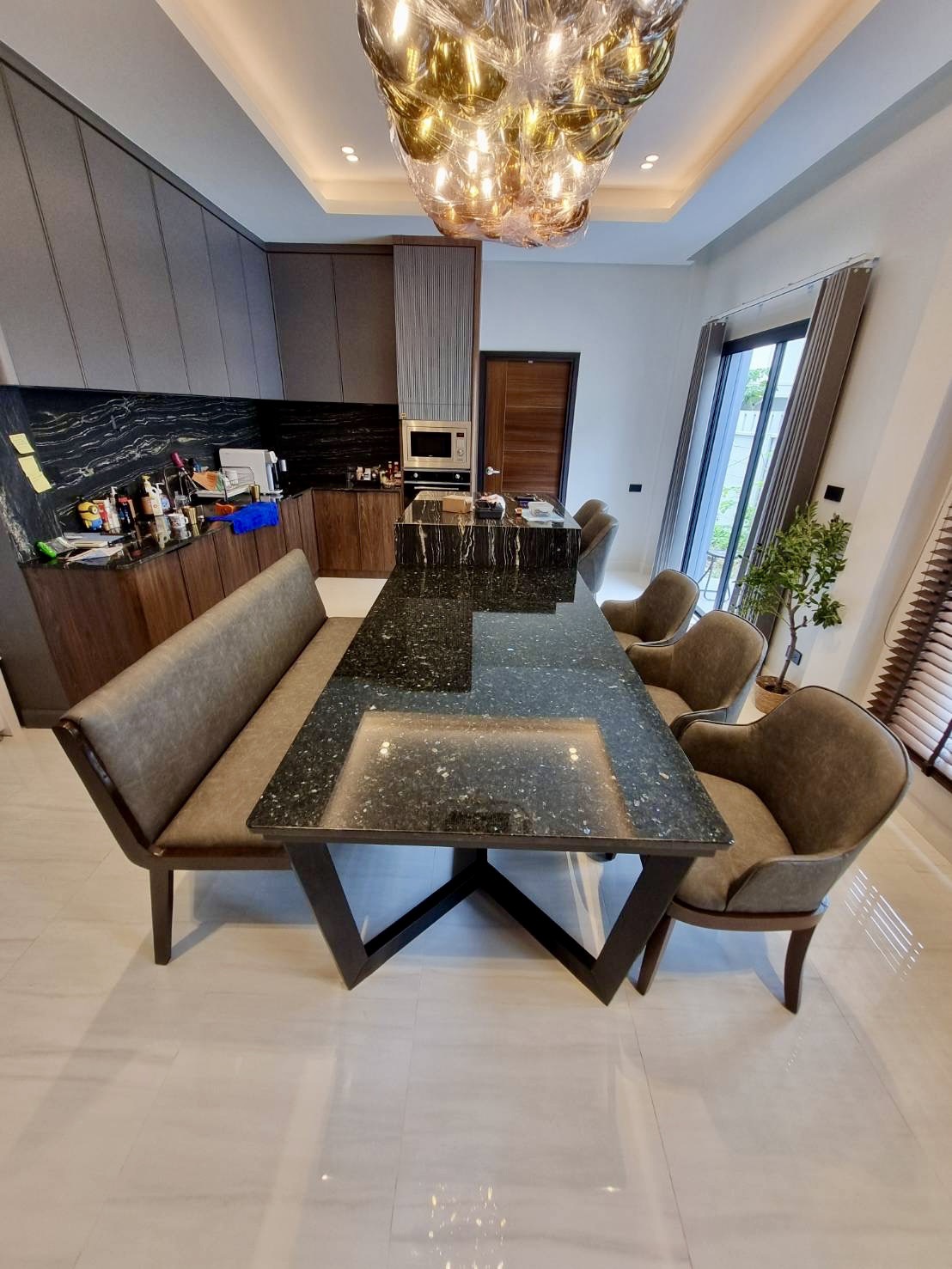 stainless-steel-table