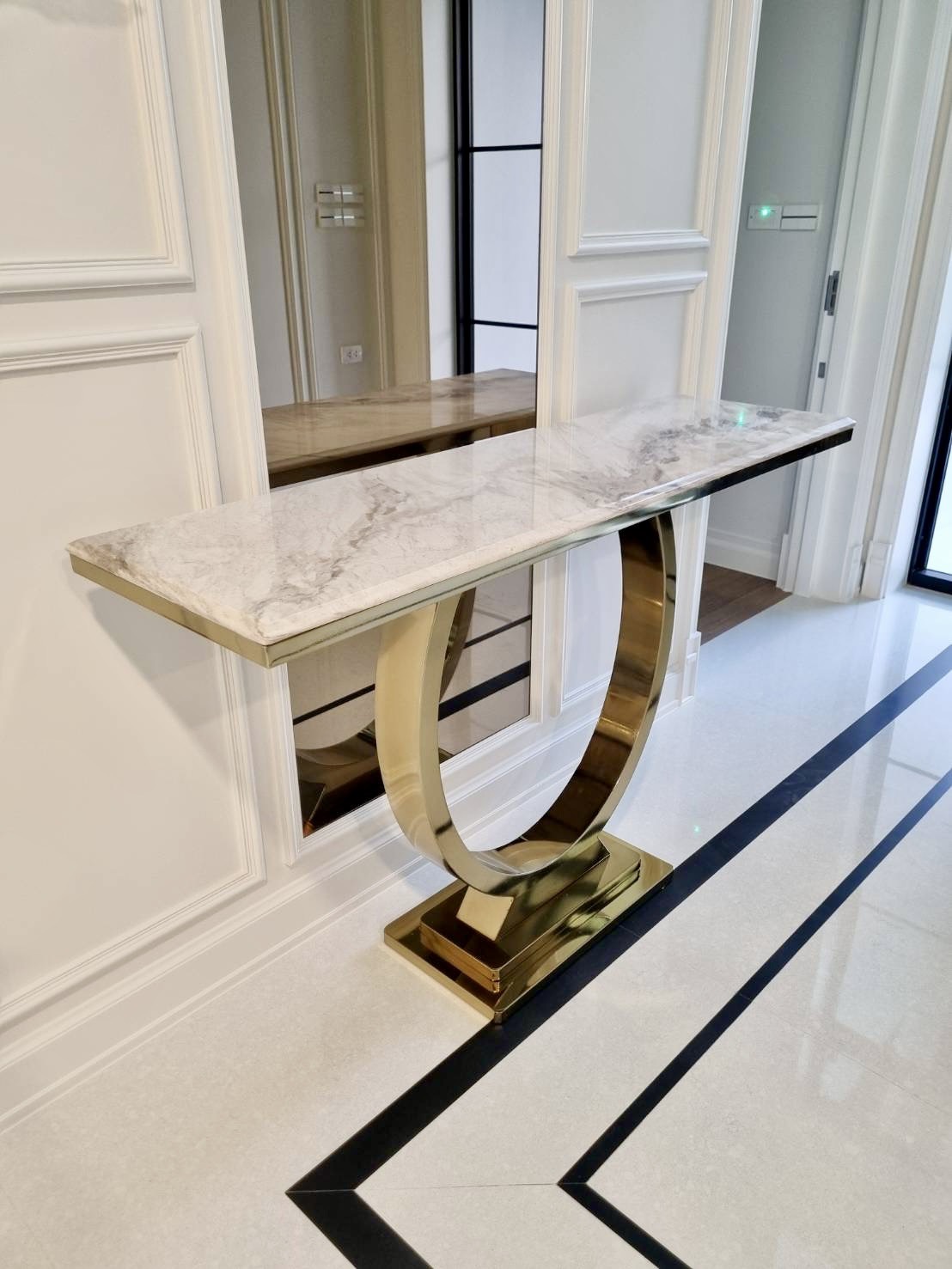 stainless-steel-table