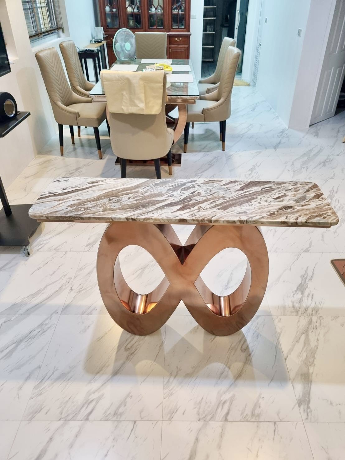 stainless-steel-table