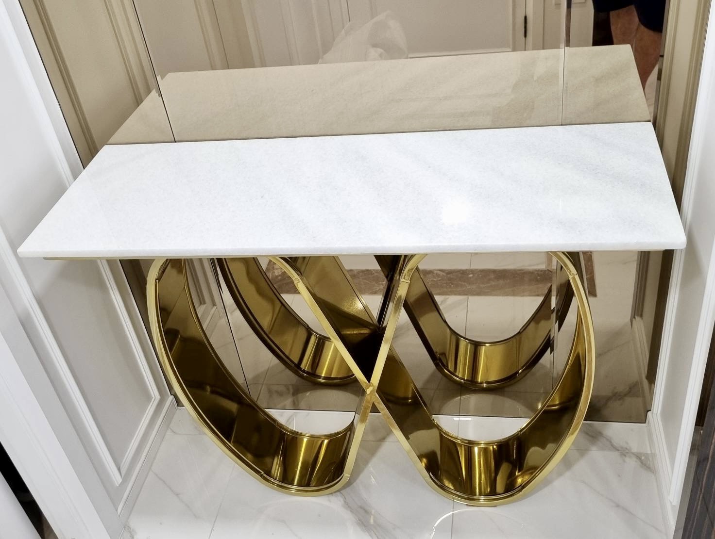 stainless-steel-table