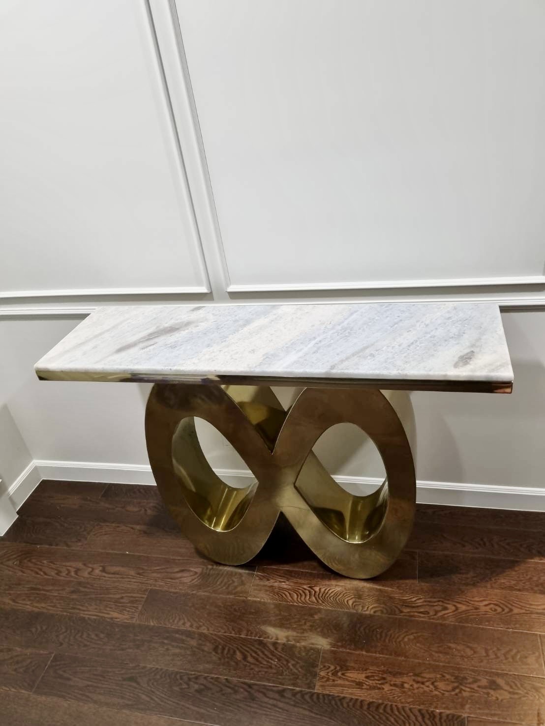 stainless-steel-table