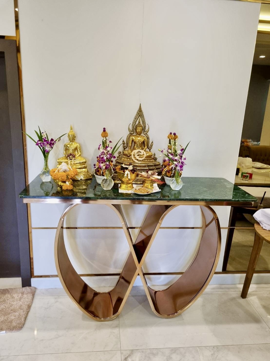 stainless-steel-table