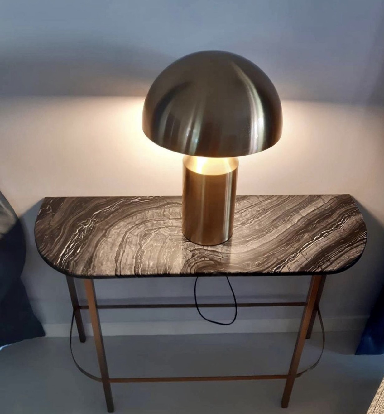 stainless-steel-table