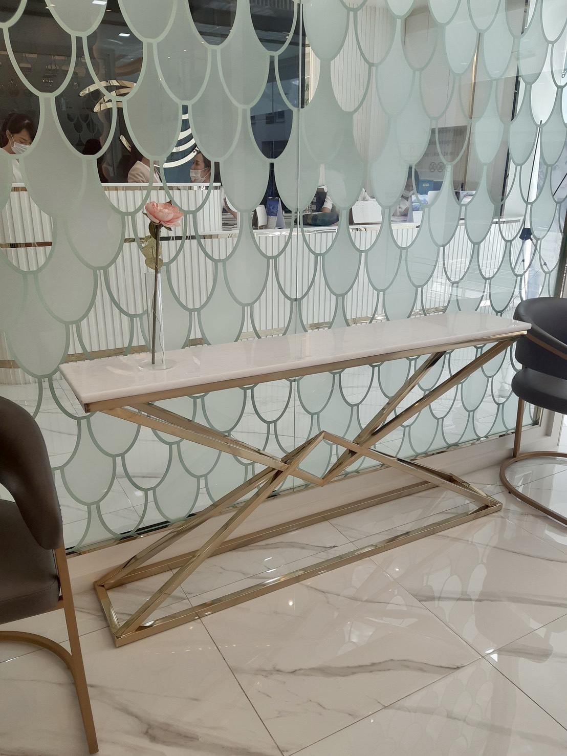 stainless-steel-table