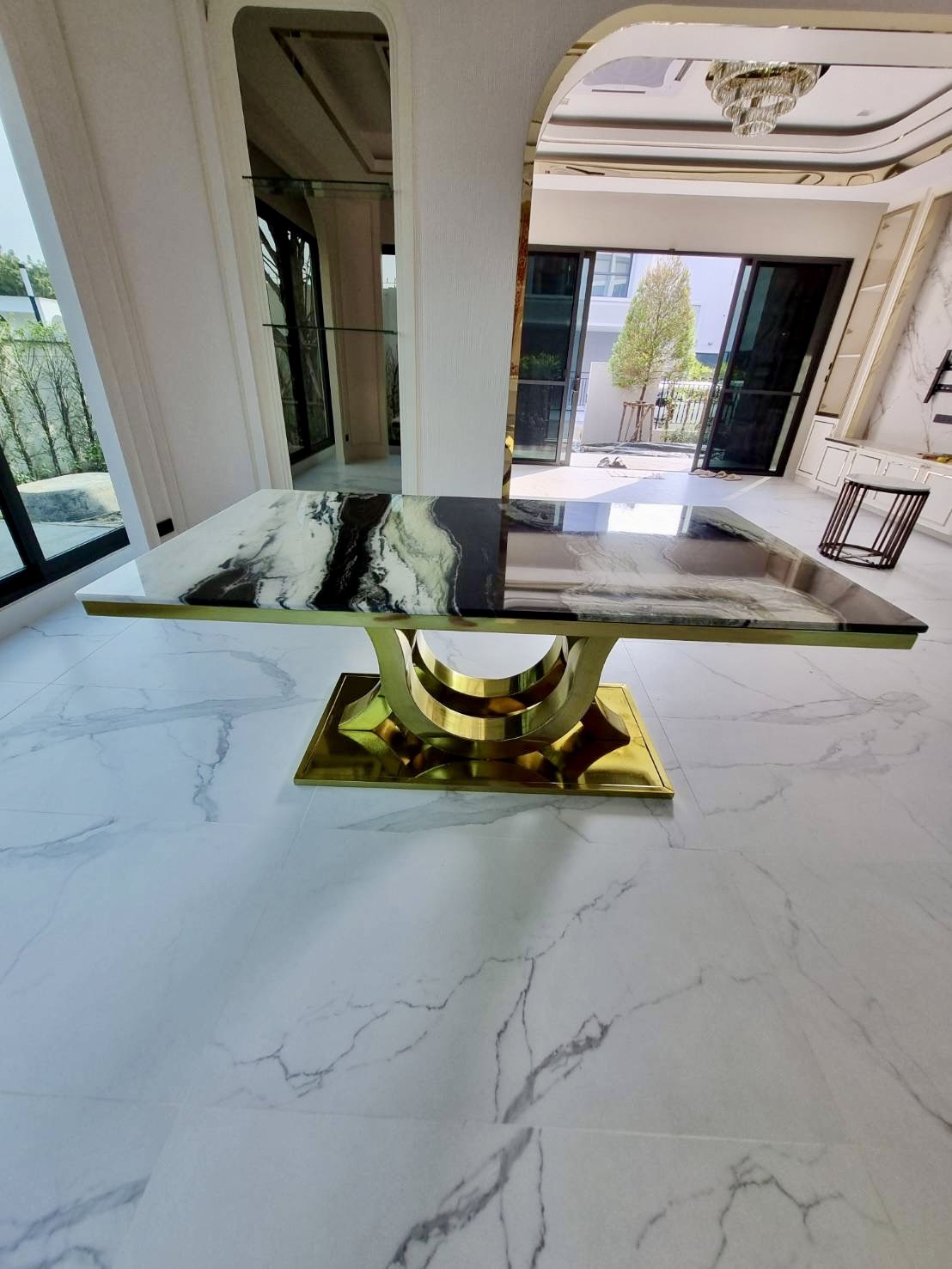 stainless-steel-table