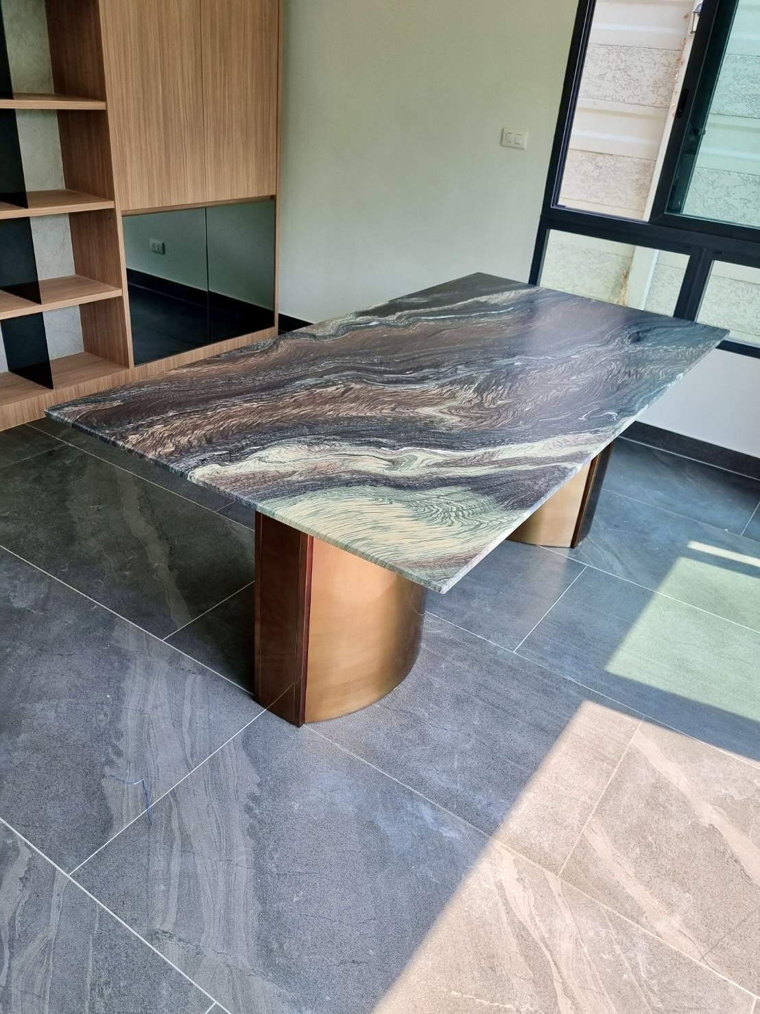 stainless-steel-table