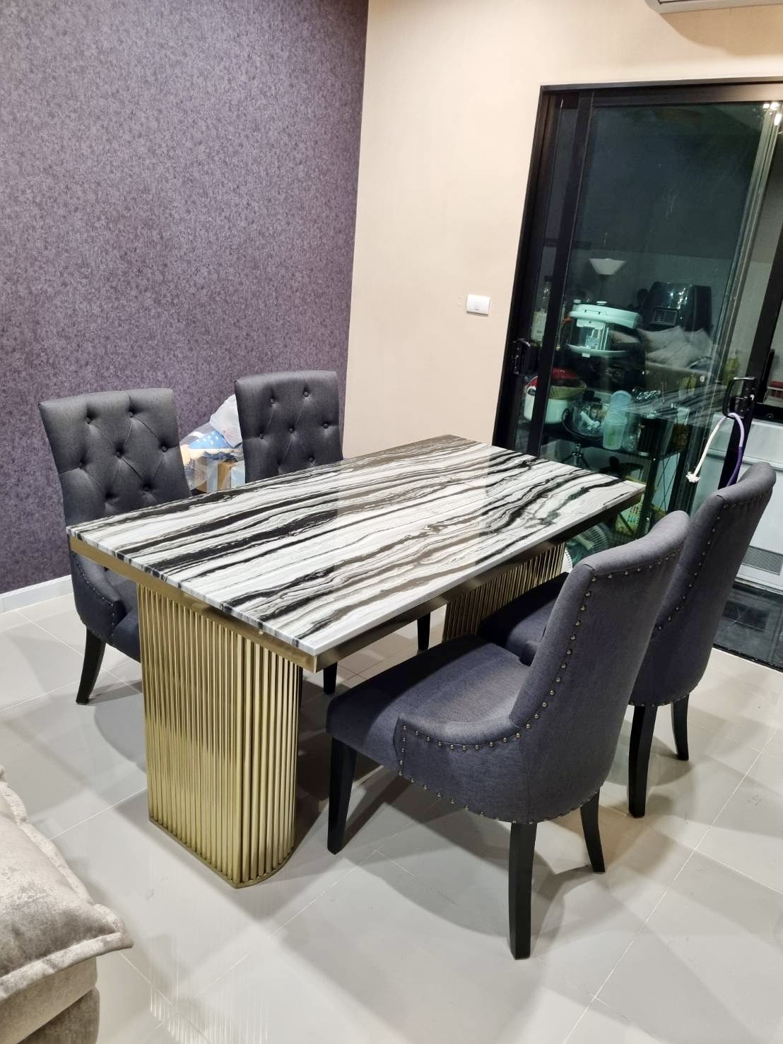 stainless-steel-table