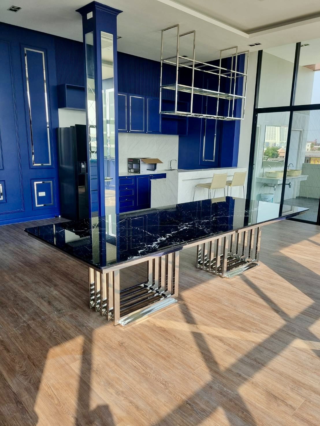 stainless-steel-table