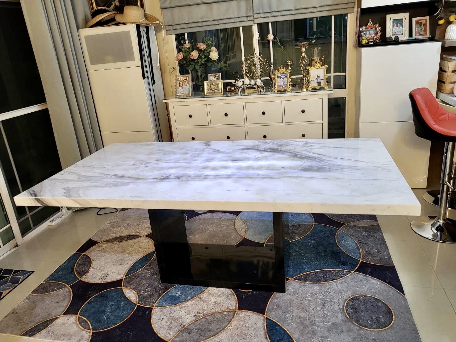 stainless-steel-table