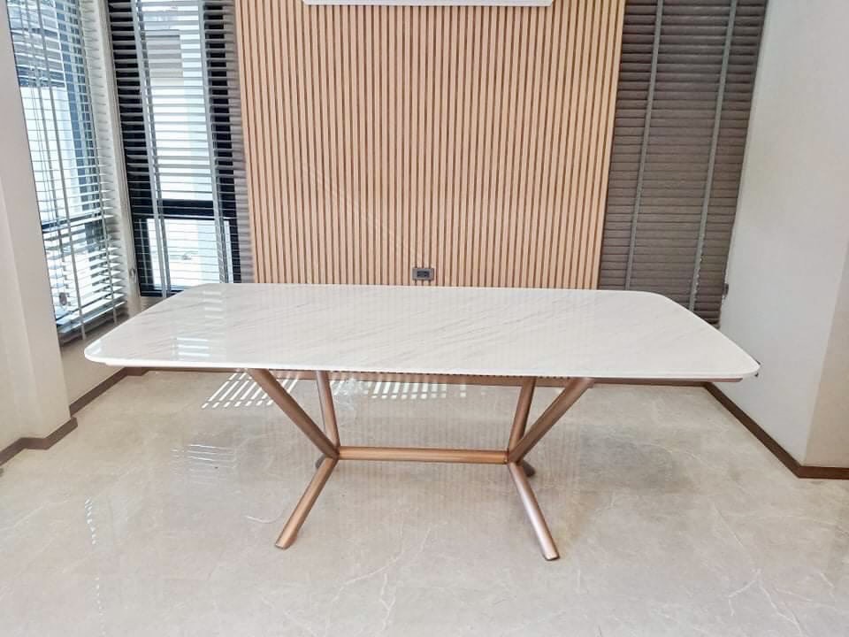 stainless-steel-table