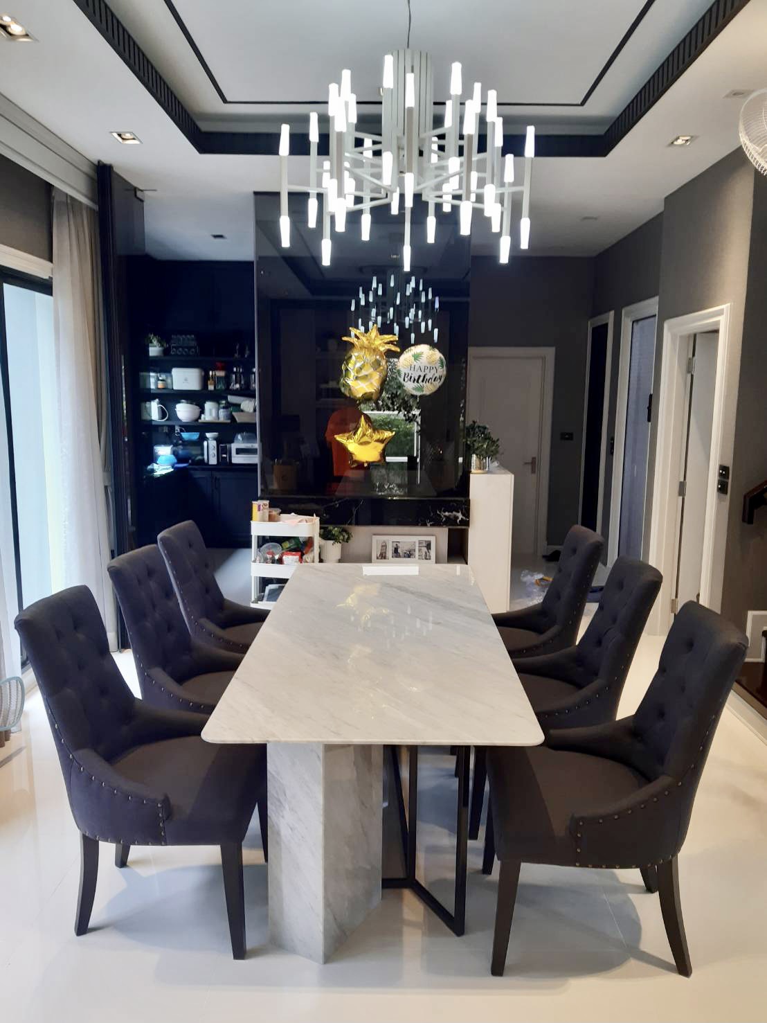 stainless-steel-table