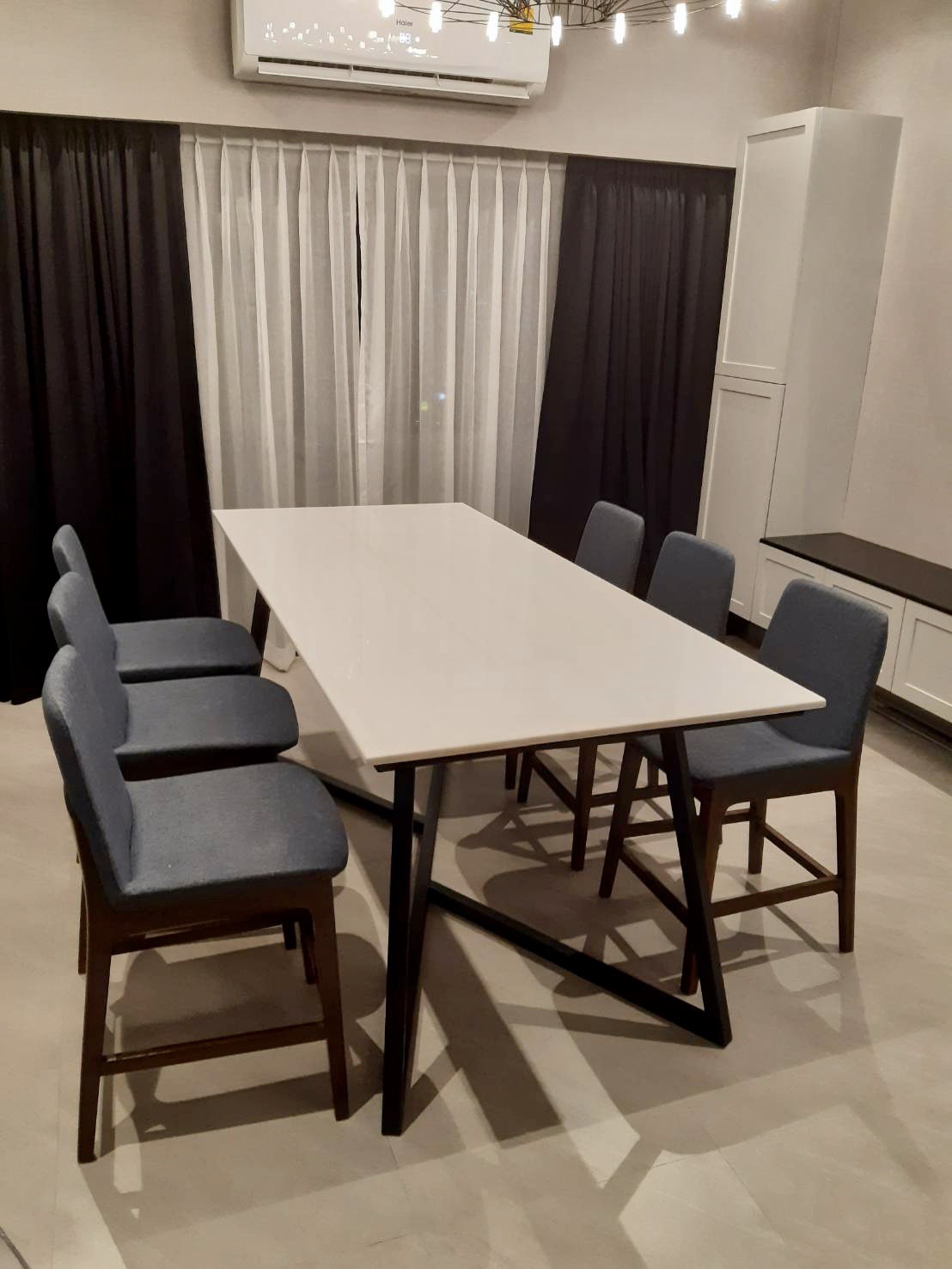 stainless-steel-table