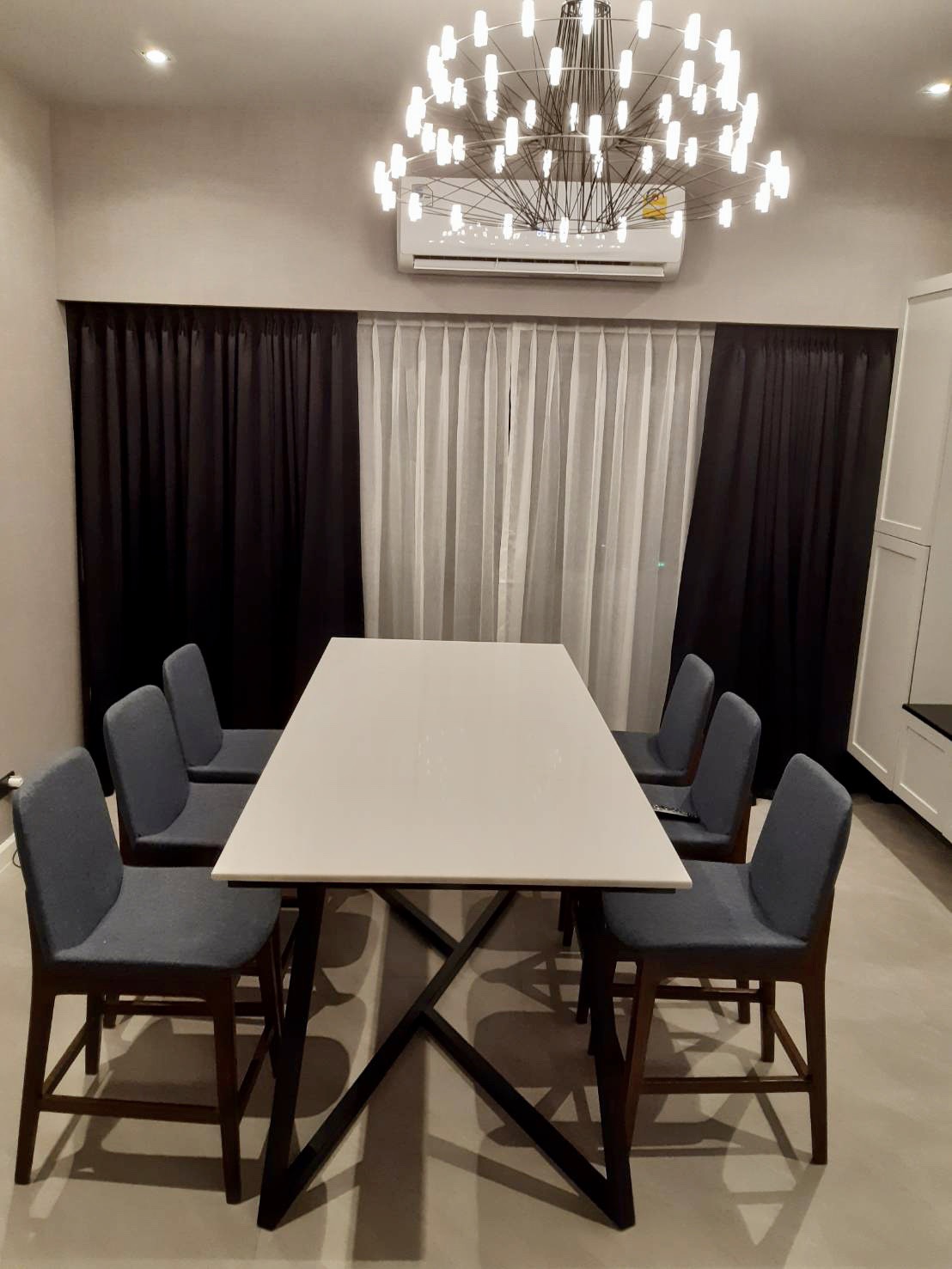 stainless-steel-table