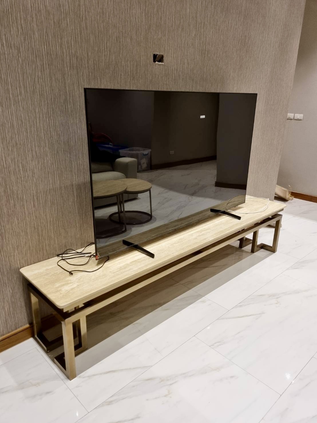 stainless-steel-table