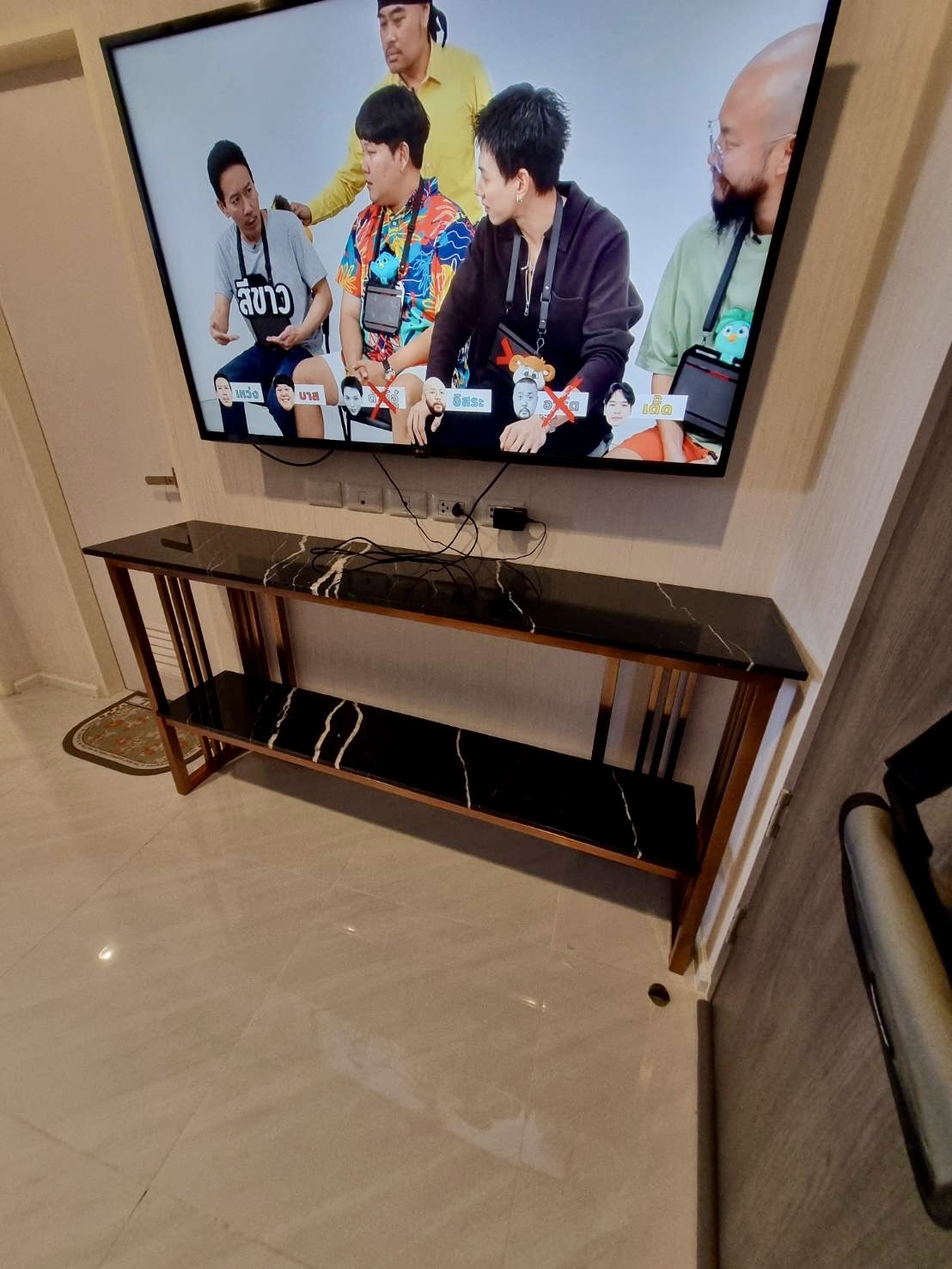 stainless-steel-table