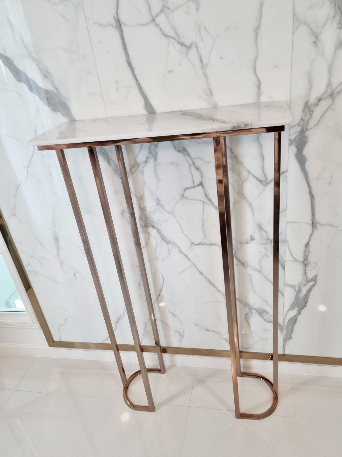 stainless-steel-table