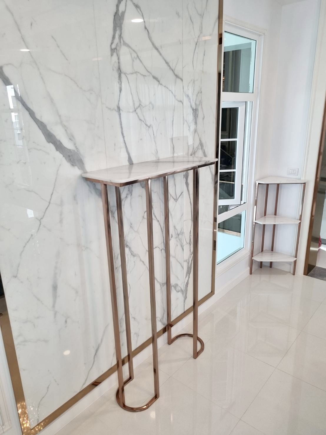 stainless-steel-table