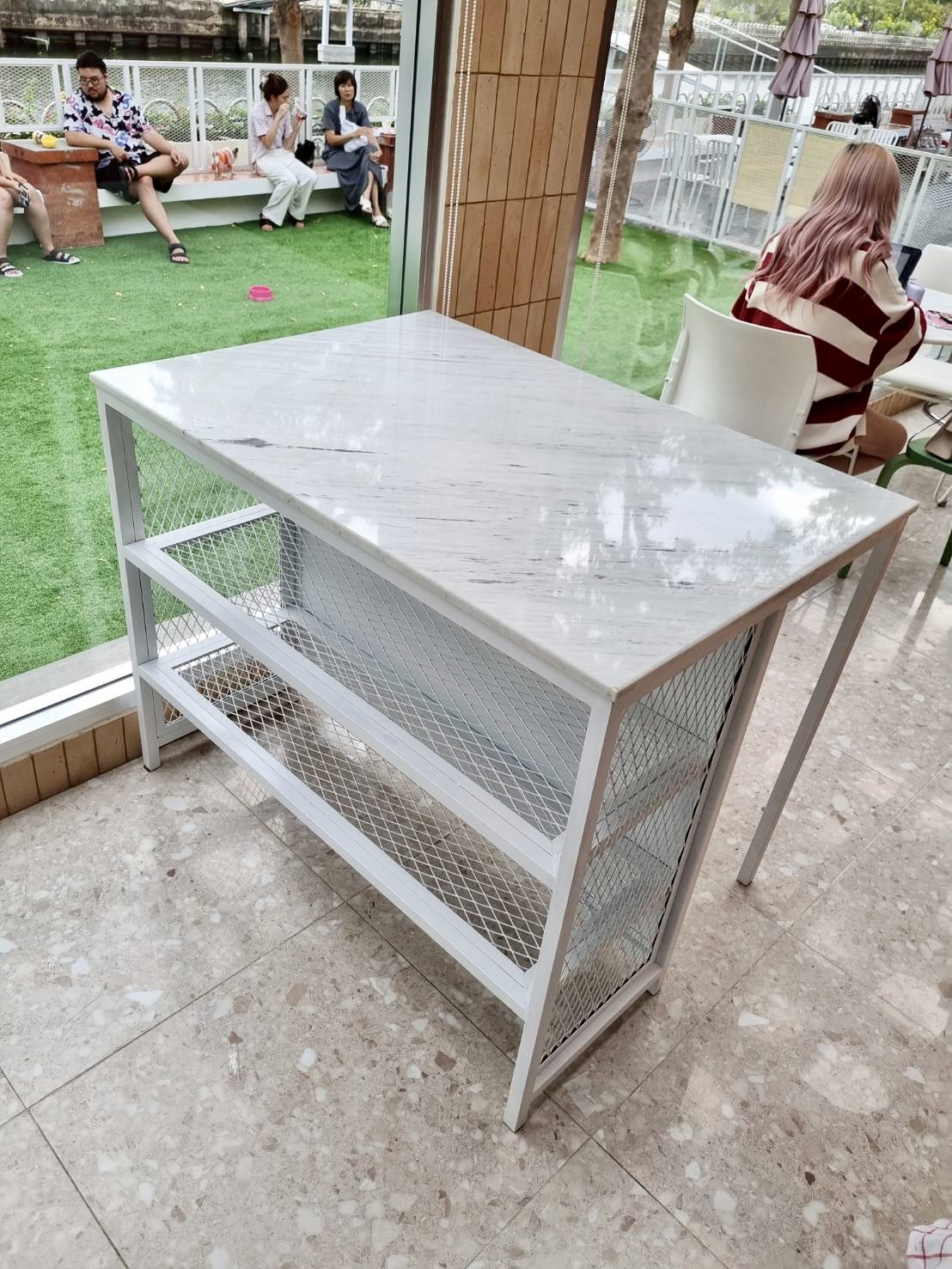 stainless-steel-table